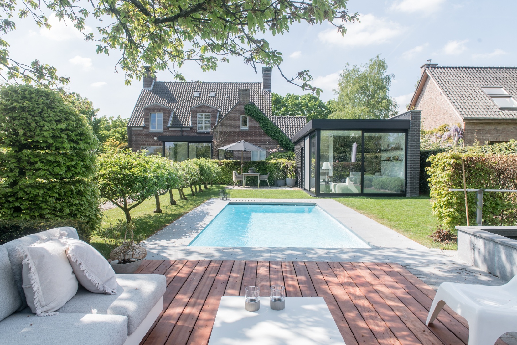 Woonuitbreiding en poolhouse